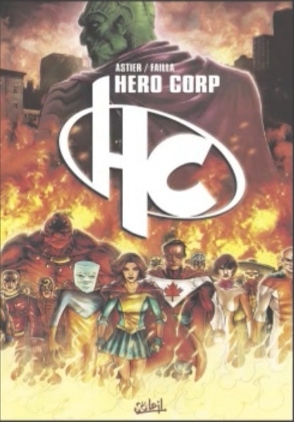couverture provisoire de Hero Corp : le logo en grand au centre. Au-dessous, une bande de super-héros, au-dessus, un super-vilain à la tête verte et la cape violette